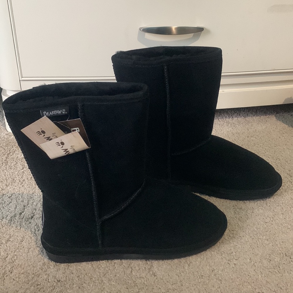 Bearpaw Black winter boots Size 9 NWT
